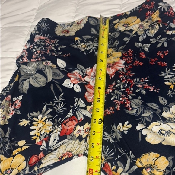 Navy Wide Leg Pants with Floral Pattern and Pockets - Picture 4 of 13